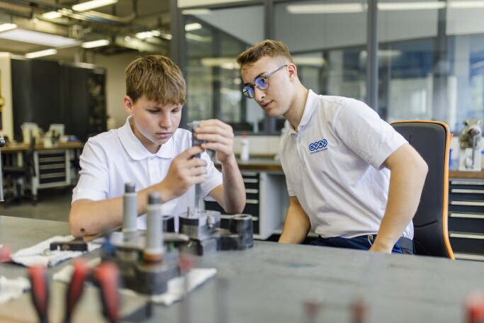 Ausbildung Werkzeugmechaniker (2027) m/w/d, 1. Bild